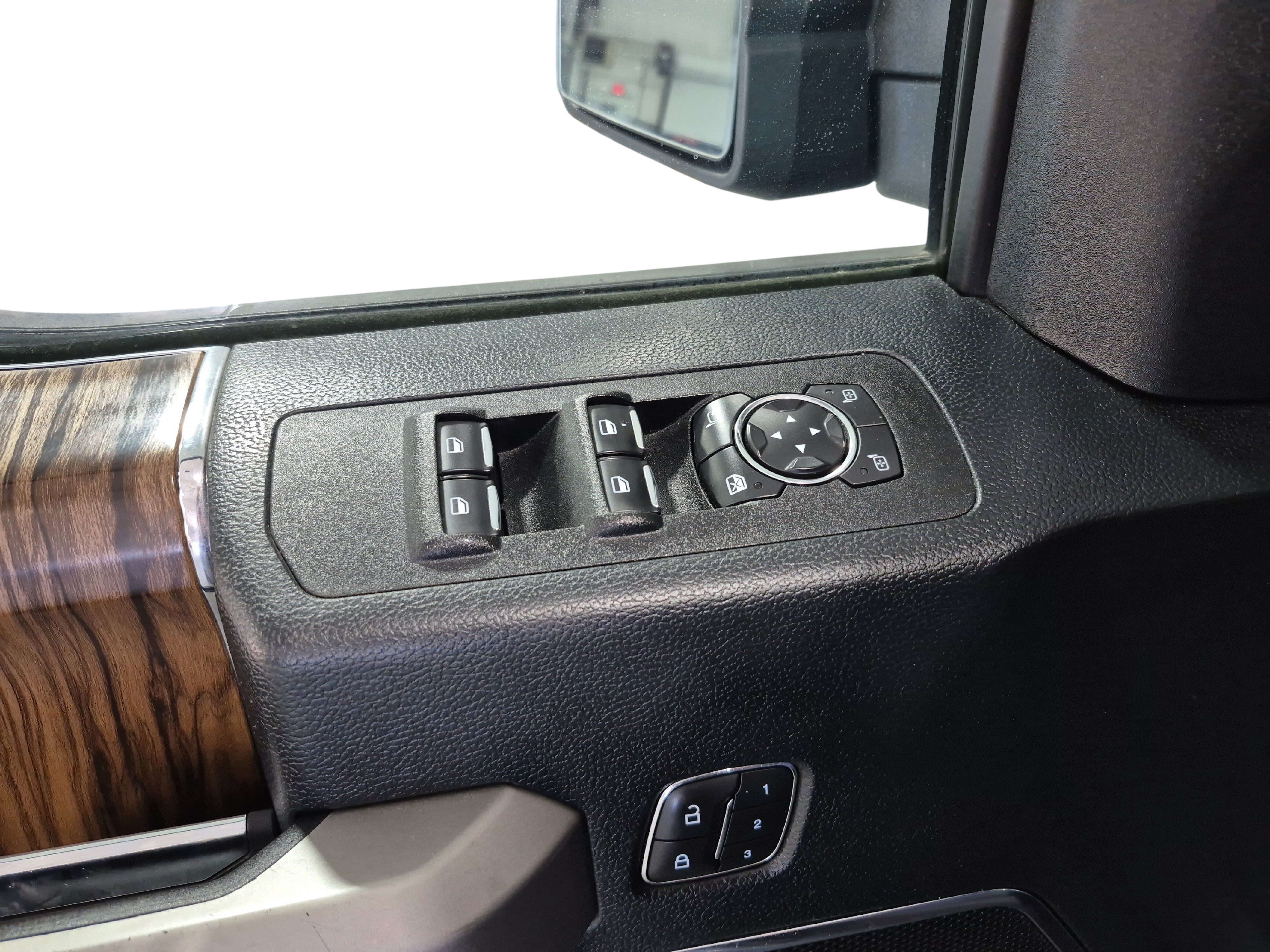 2020 Ford F-150 Lariat - Photo 25