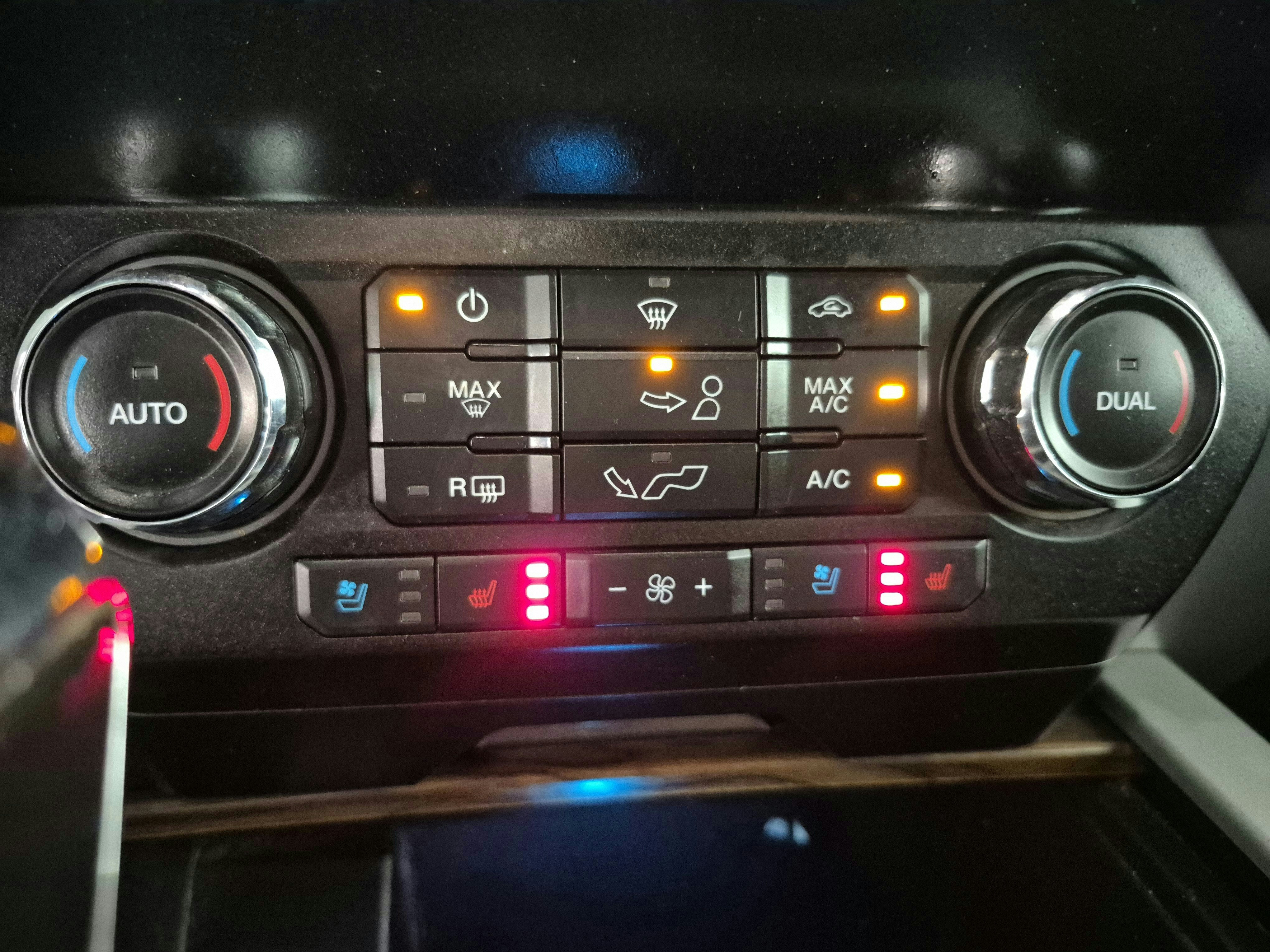 2020 Ford F-150 Lariat - Photo 24