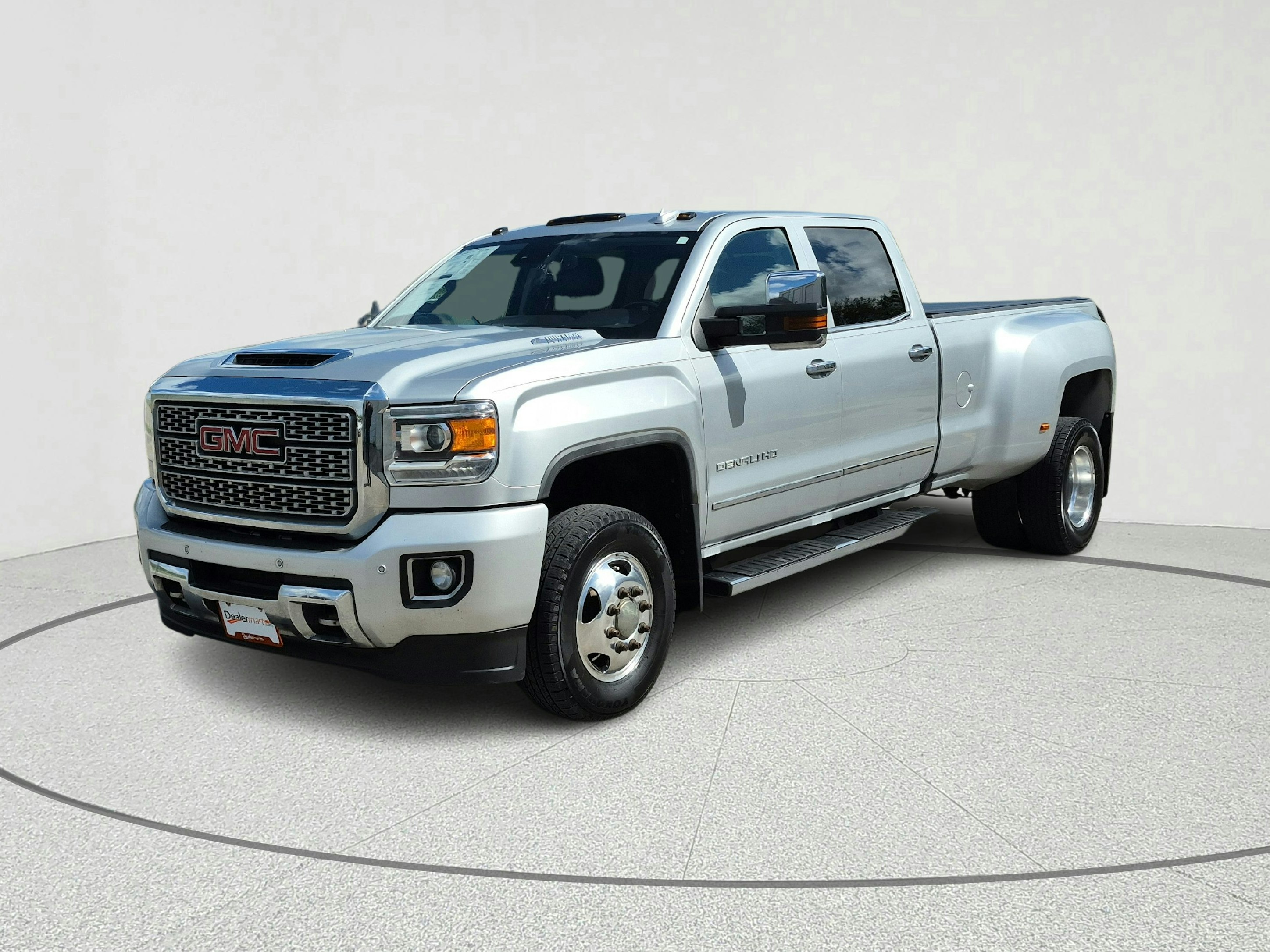 2018 GMC Sierra 4WD Crew Cab Long Box Denali DRW's photo