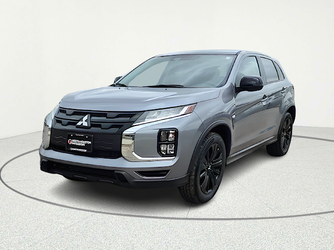 2025 Mitsubishi Outlander Sport LE's photo