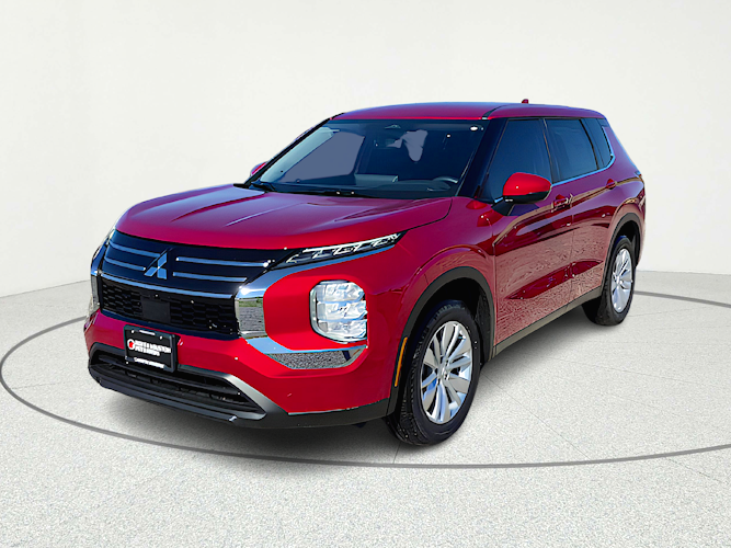 2025 Mitsubishi Outlander ES's photo