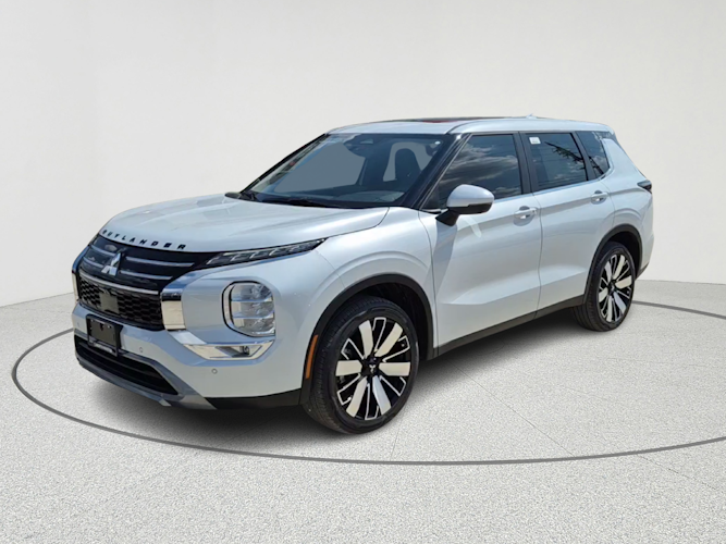 2025 Mitsubishi Outlander SE's photo