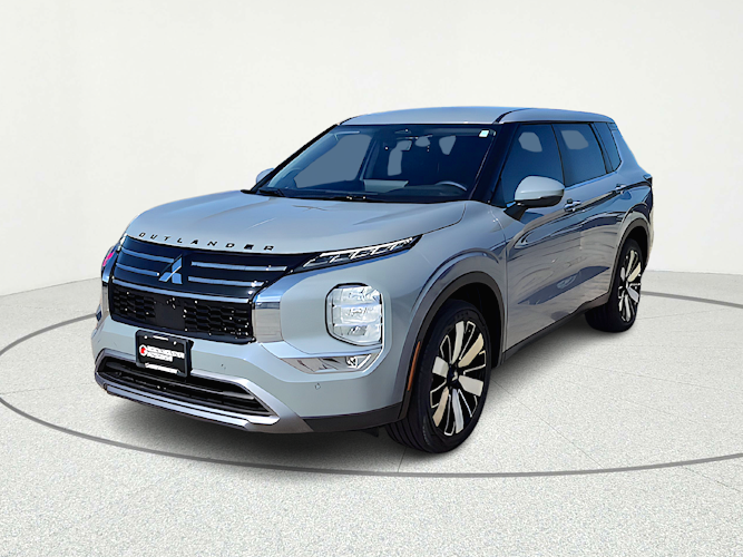 2025 Mitsubishi Outlander SE's photo