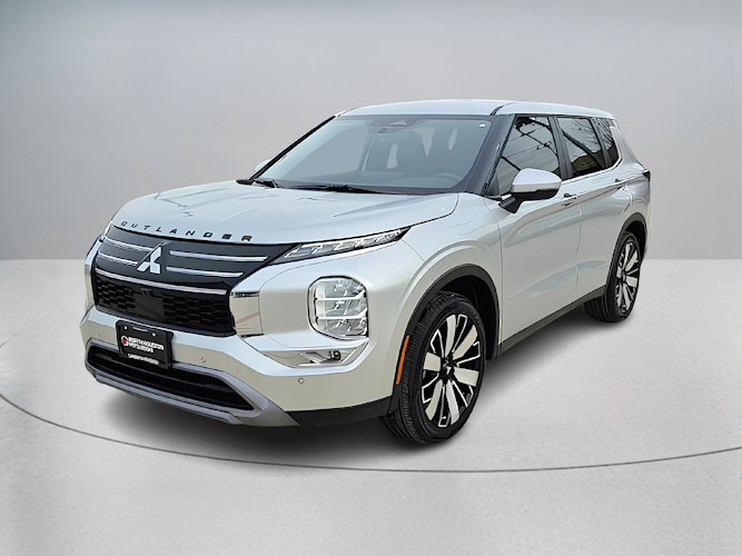 2026 Mitsubishi Outlander SE's photo