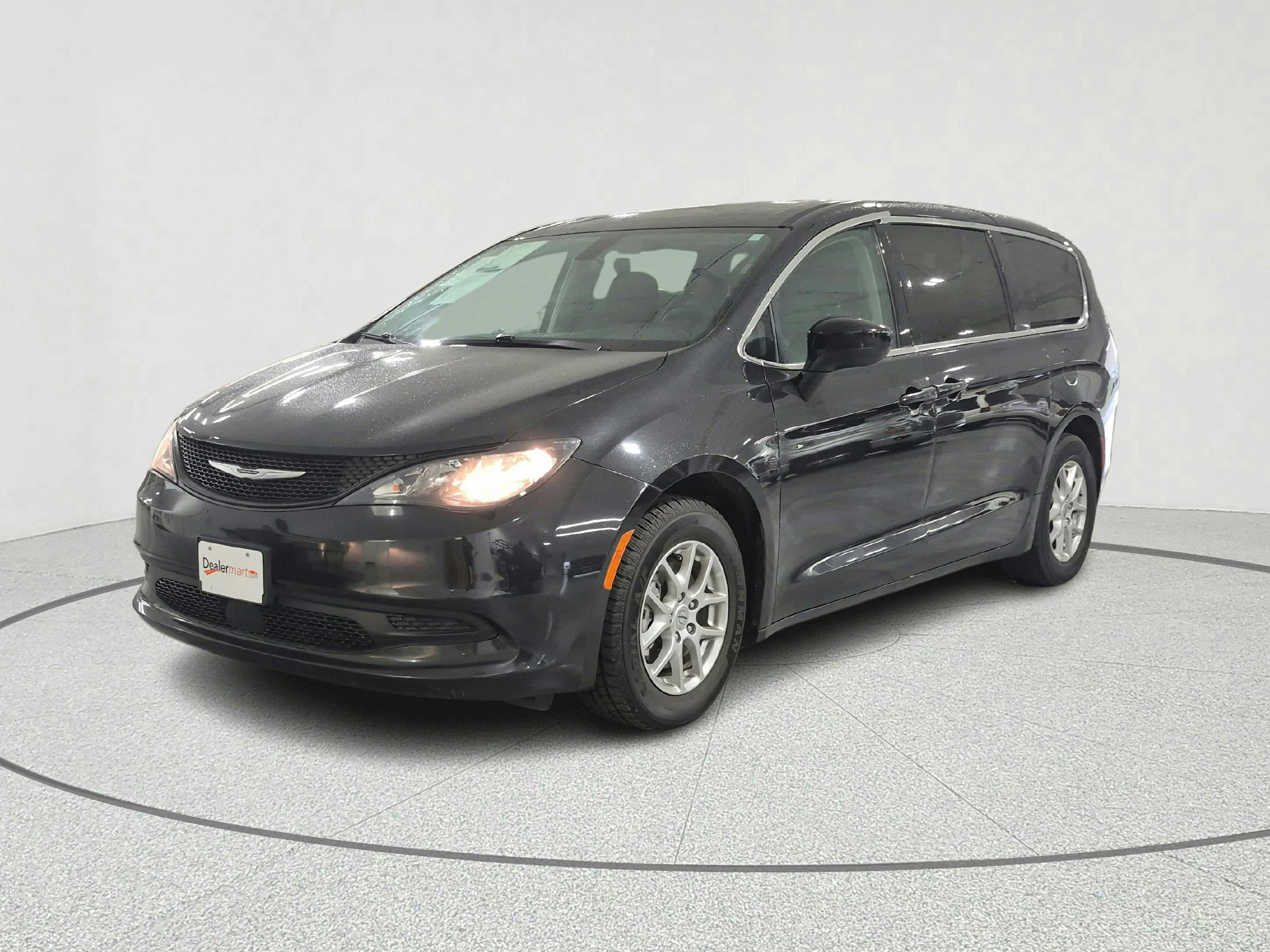 2022 Chrysler Voyager LX's photo
