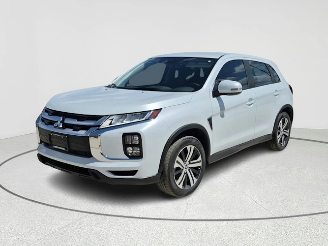 2025 Mitsubishi Outlander Sport SE's photo