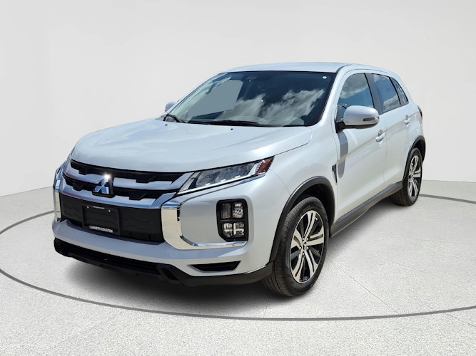 2025 Mitsubishi Outlander Sport SE's photo