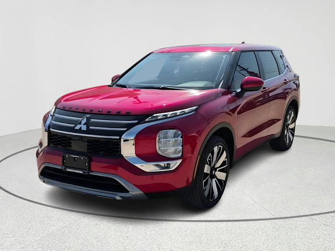 2025 Mitsubishi Outlander SE's photo