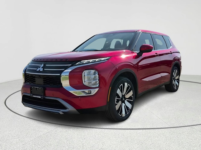 2025 Mitsubishi Outlander SE's photo