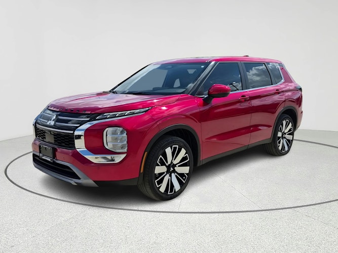 2025 Mitsubishi Outlander SE's photo