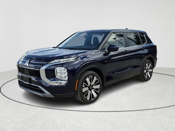 2025 Mitsubishi Outlander SE's photo