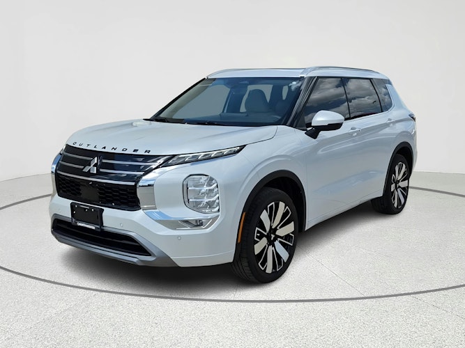 2025 Mitsubishi Outlander SEL's photo