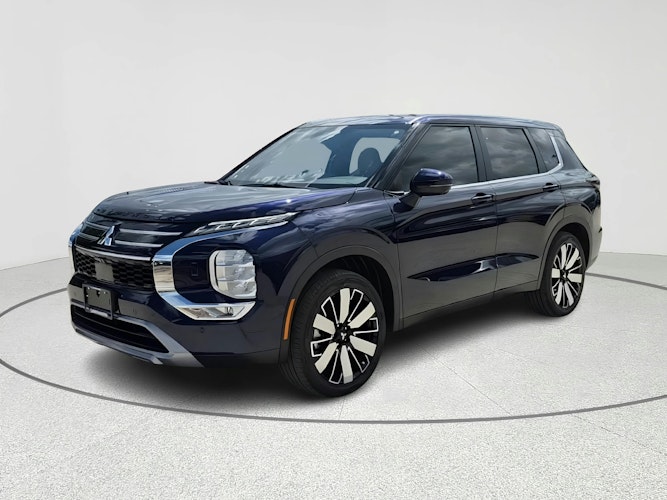 2025 Mitsubishi Outlander SE's photo