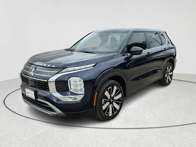 2025 Mitsubishi Outlander SE's photo