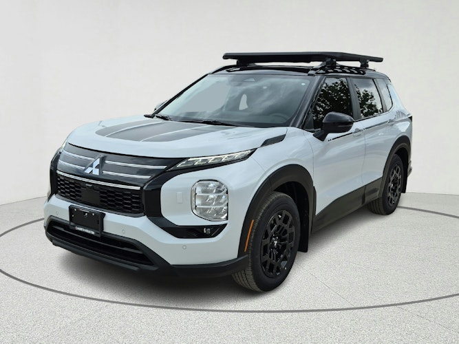 2025 Mitsubishi Outlander Trail Edition's photo