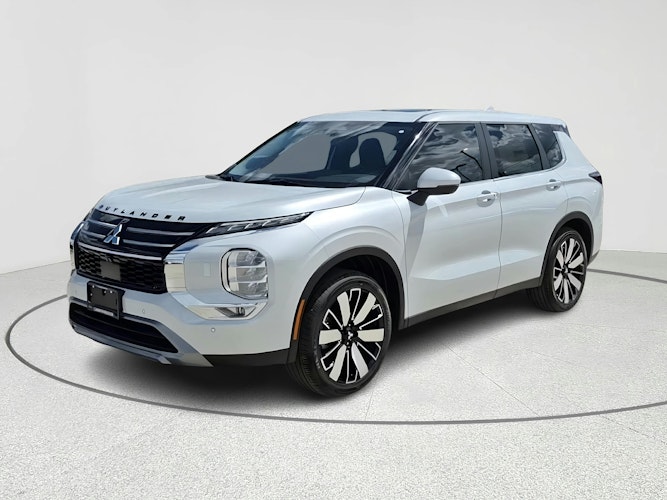 2025 Mitsubishi Outlander SE's photo