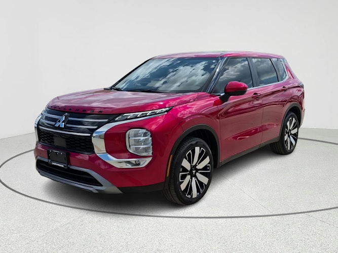 2025 Mitsubishi Outlander SE's photo