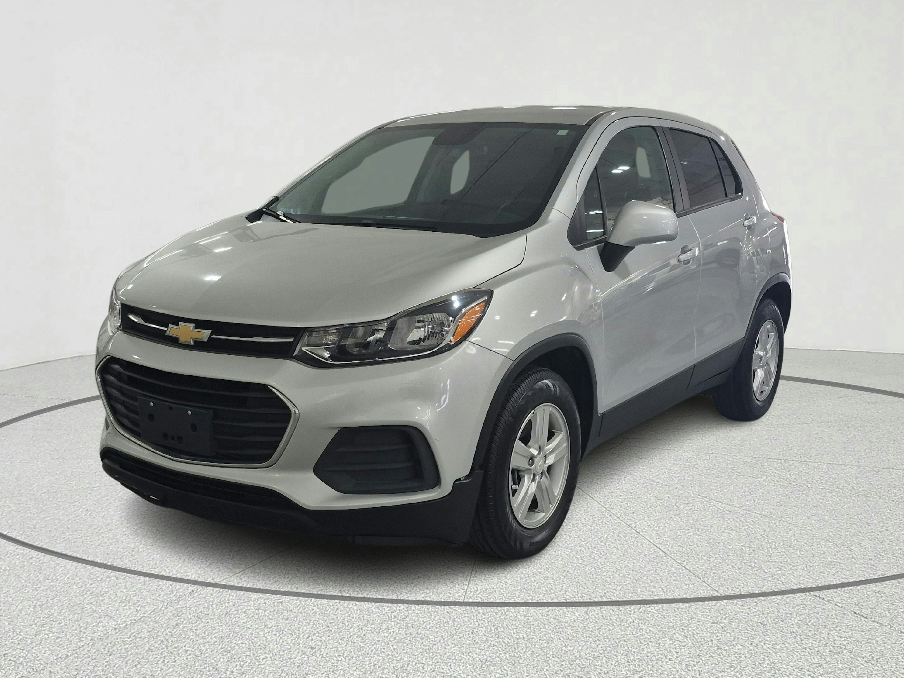2022 Chevrolet Trax LS's photo